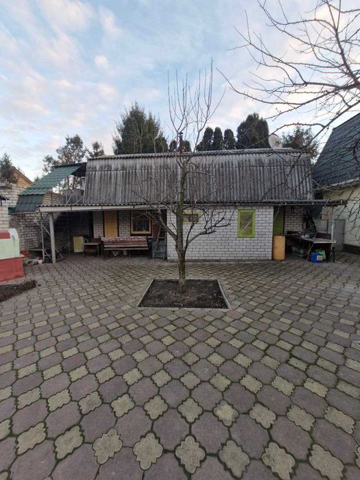 Продам приватну садибу з готовим бізнесом у сфері перетяжки меблів