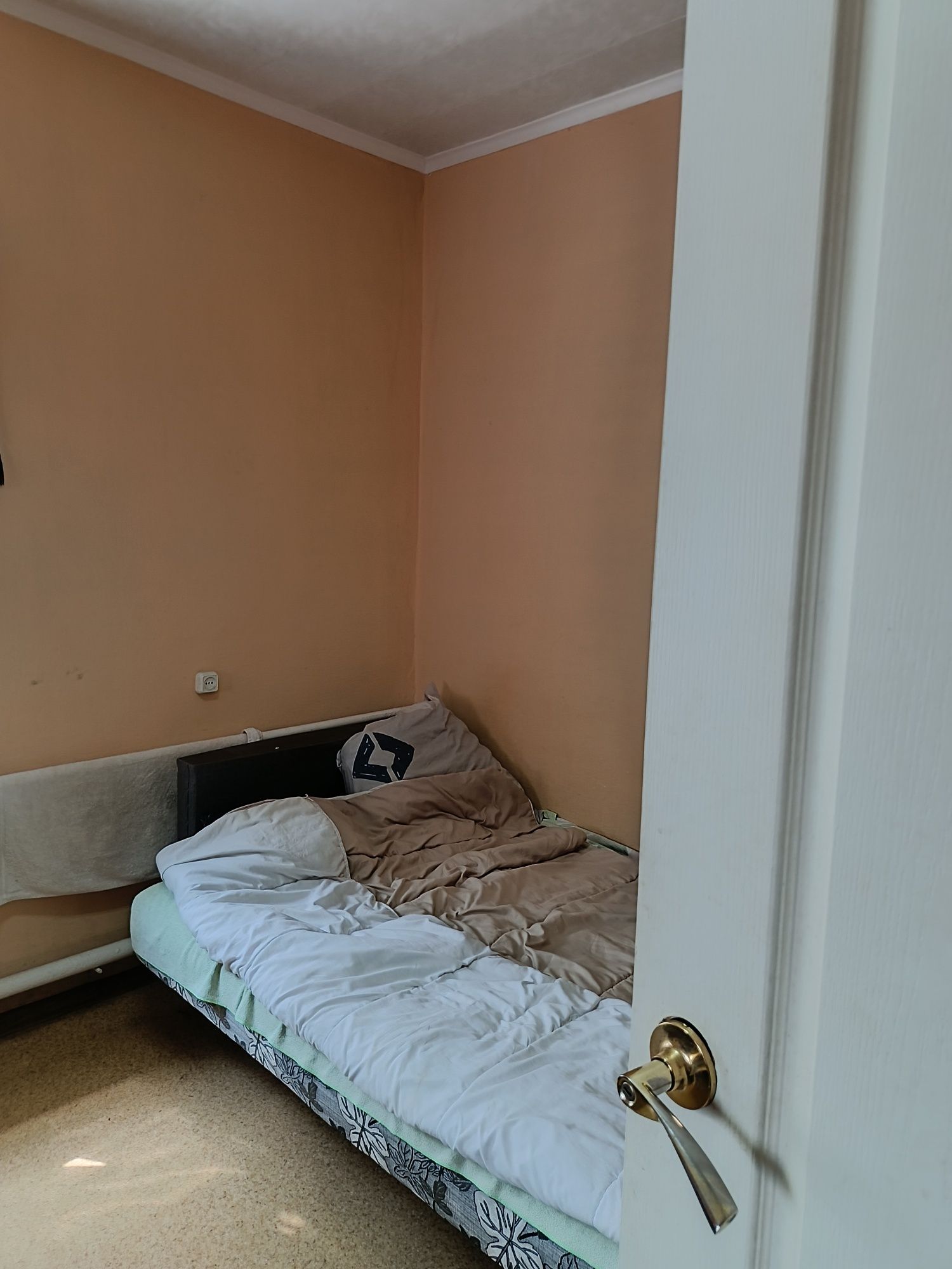 Продам бізнес базу, з житловим будинком, в місті,.