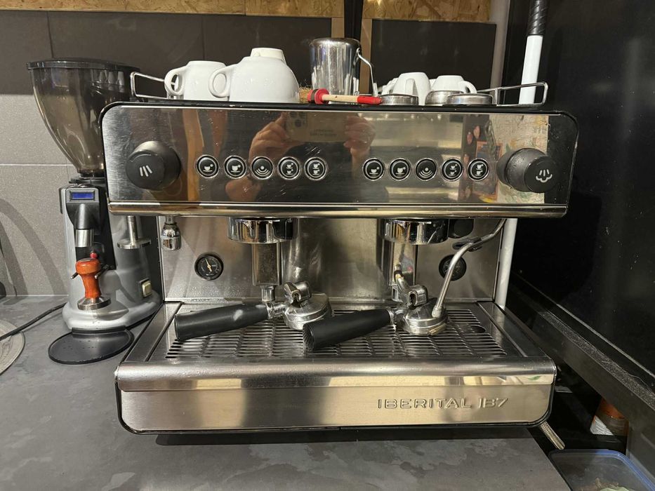 Profesjonalny ekspres kolbowy Iberital IB7 z młynkiem. Okazja!