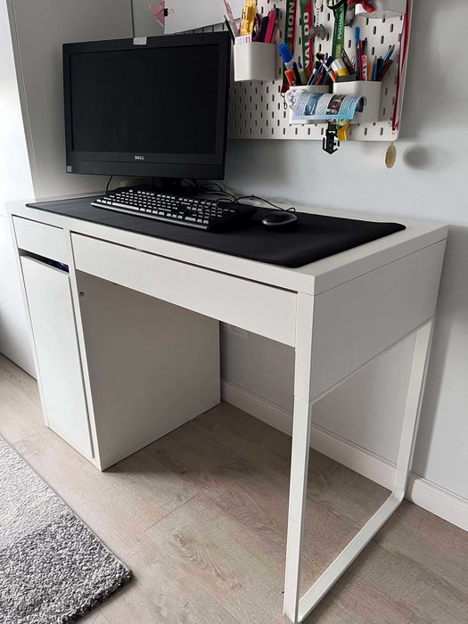 biurko białe Ikea Micke
