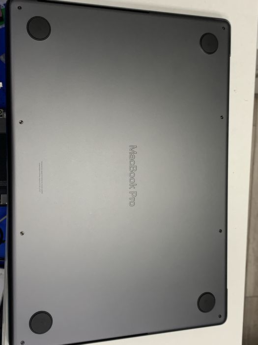 Macbook pro m3 14 дюймів макбук про