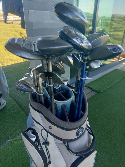 Tacos de golfe em bom estado  + taco apanha bolas e duas malas