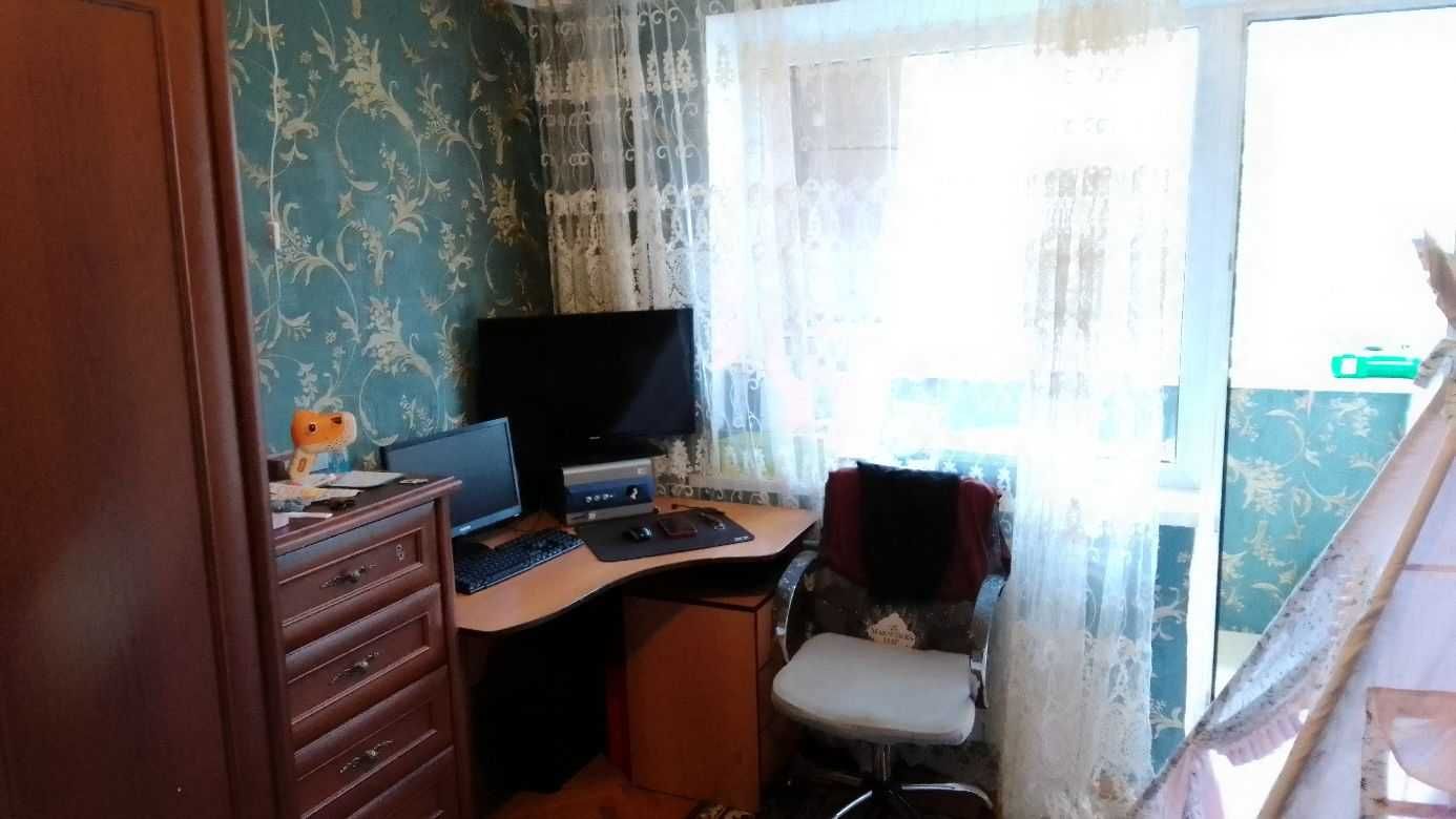 Продам двосторонню двокімнатну на Кубанській Україні (Жукова), 19.