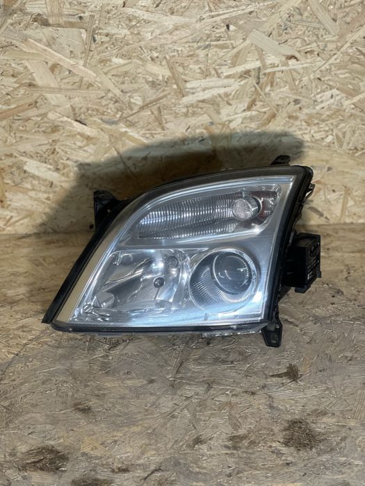Opel Vectra C XENON / Lampa przód / Lampa przednia Lewa