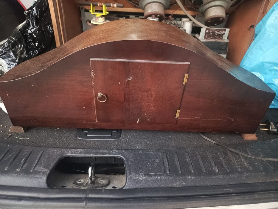 Stary zegar kominkowy przerobiony na baterię