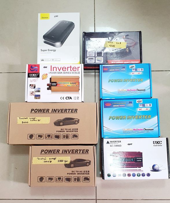 Інвертори та зарядні різної потужності та фірм.