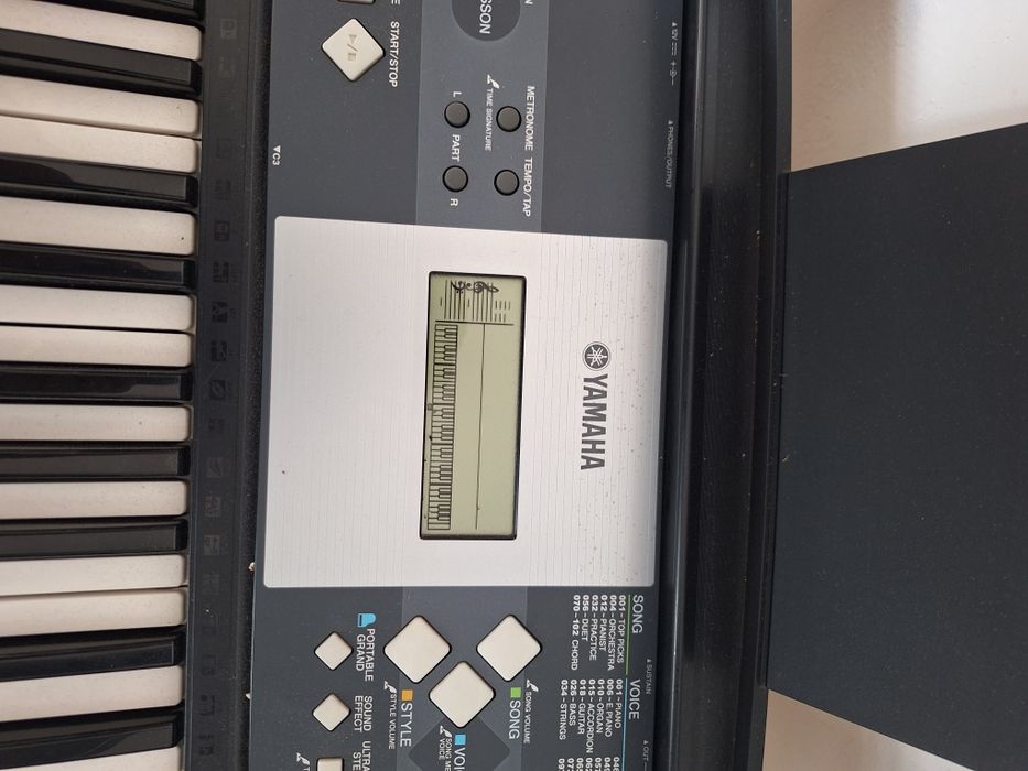 Keyboard Yamaha YPT-230 ze stojakiem