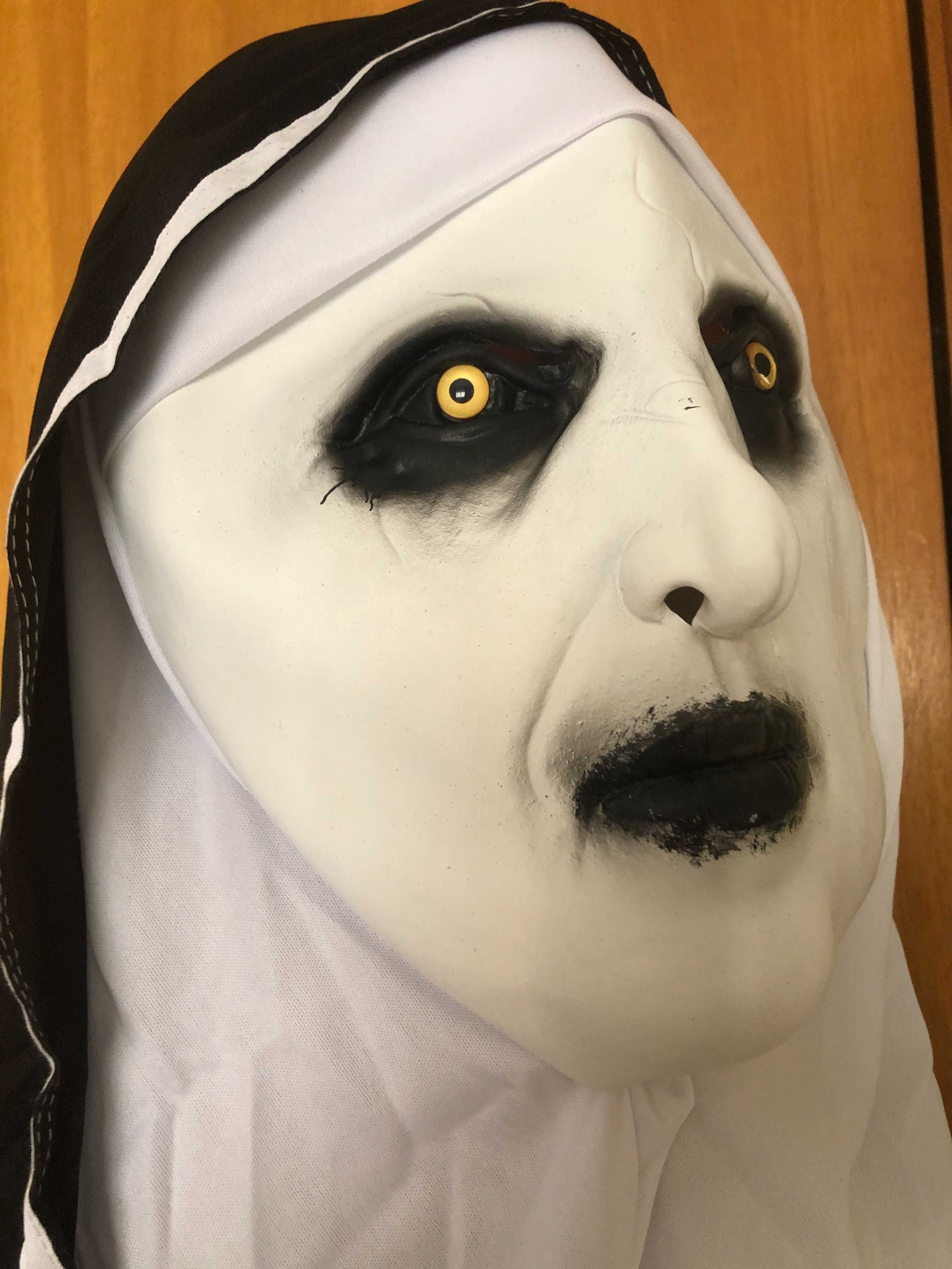 Máscara freira nova