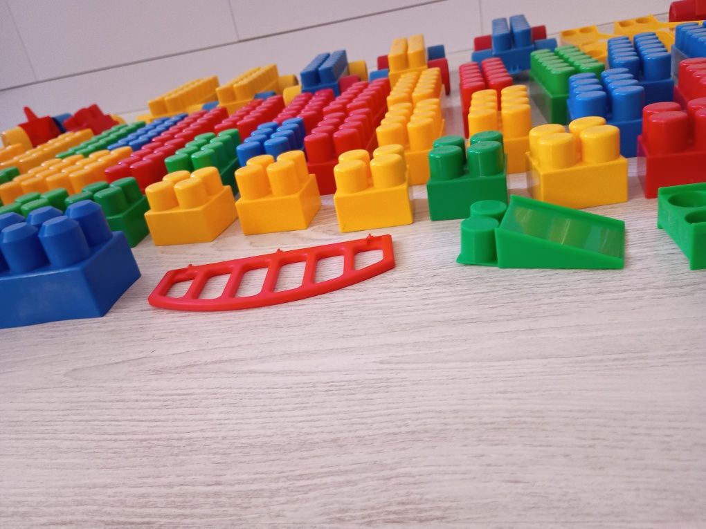 Klocki duże. Zestaw dużych klocków okna drzewa. Klocki konstrukcyjne