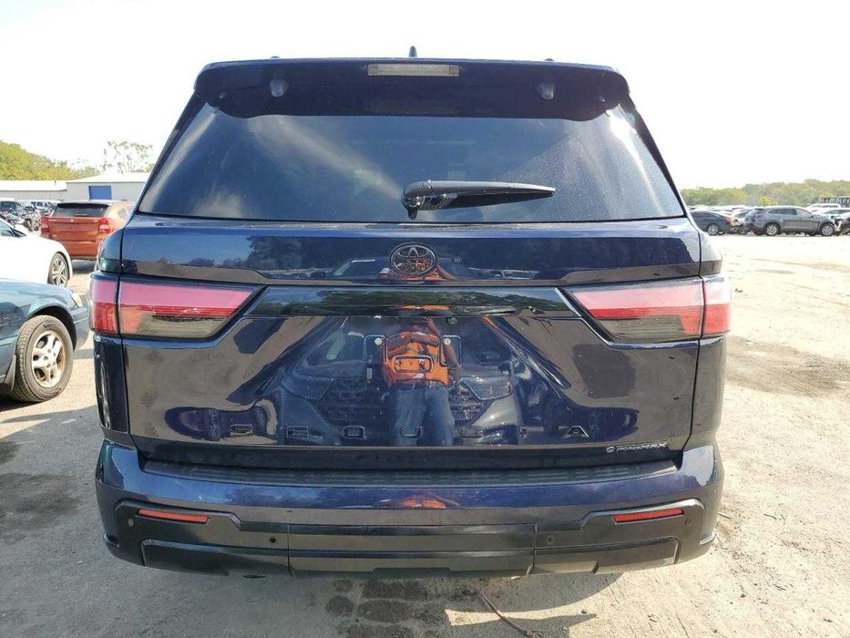 2025 Toyota Sequoia SR5 можно з ПДВ