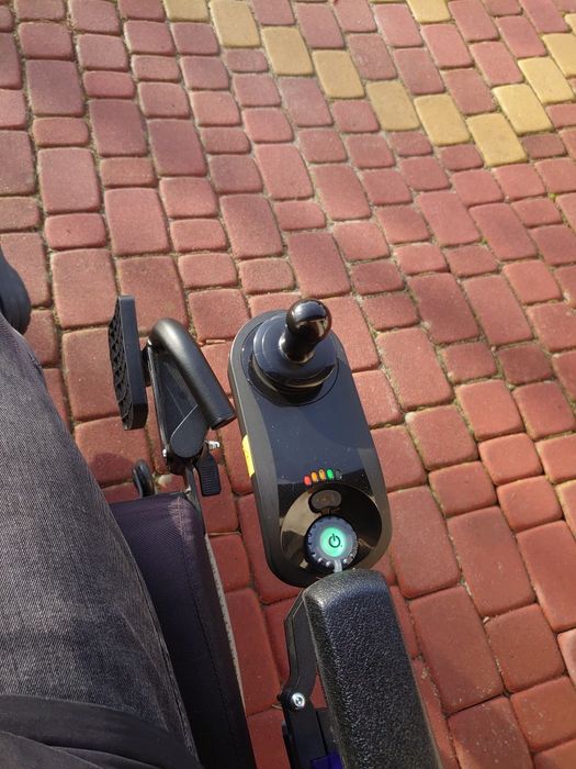 Wózek inwalidzki z napędem Vermeiren  NAVIX FWD