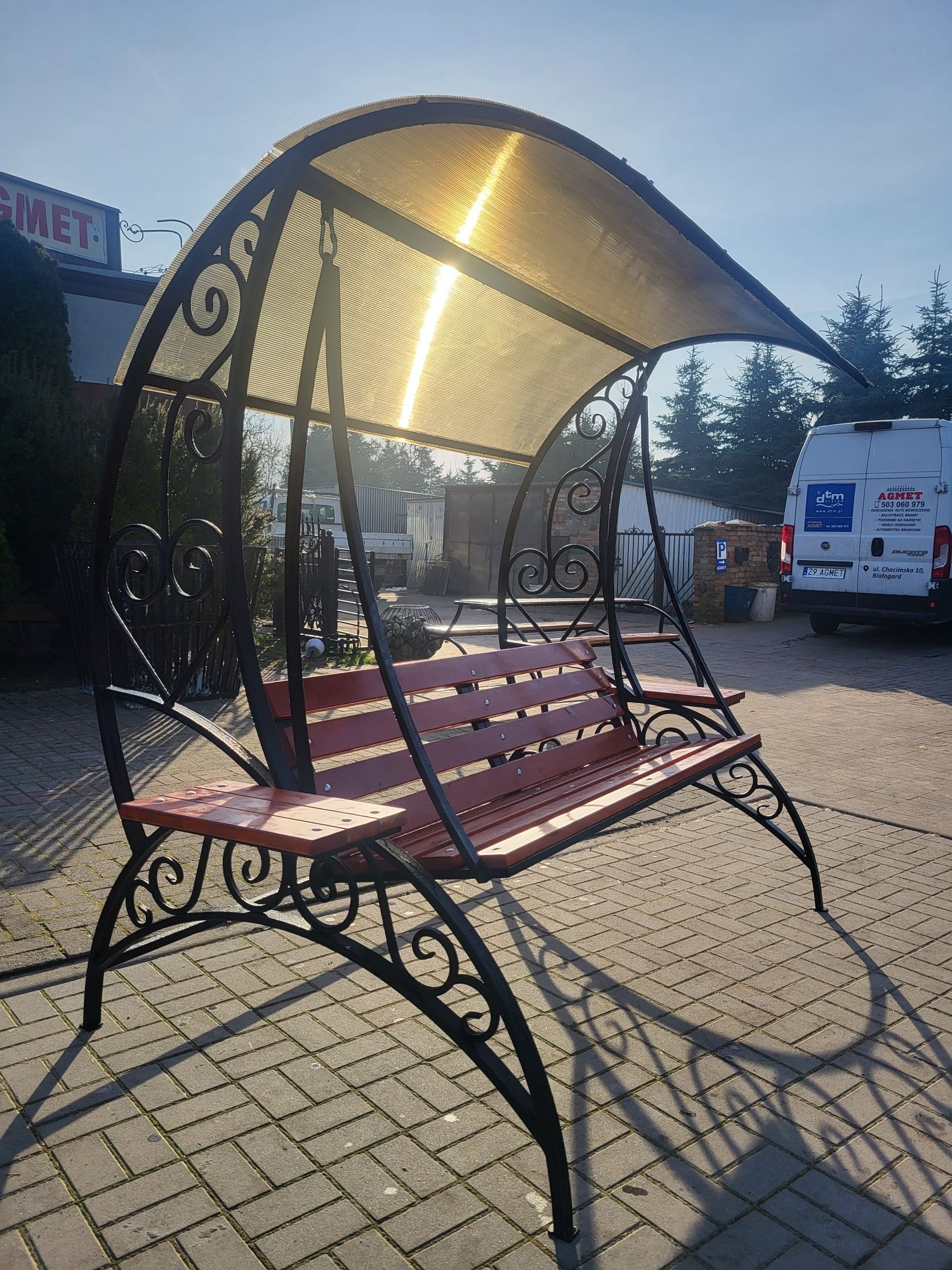 Piękna kuta huśtawka, producent.