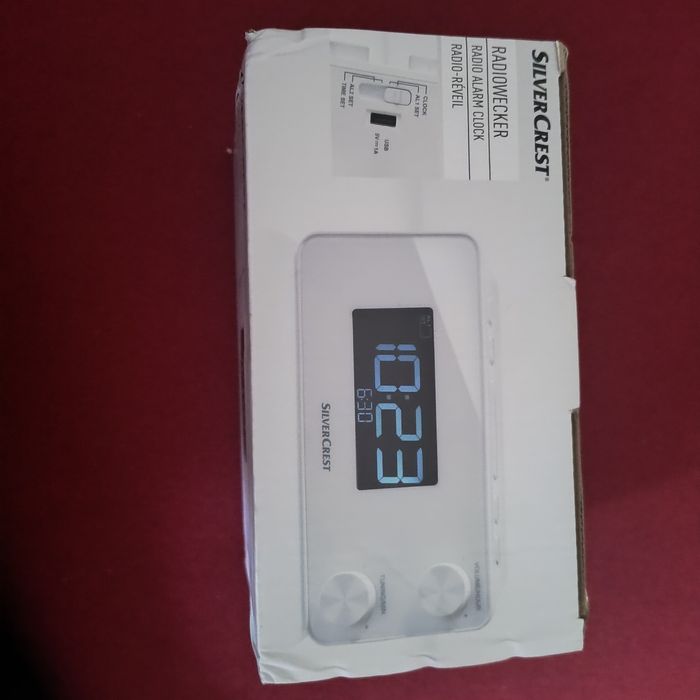 Radio budzik z ładowaniem USB