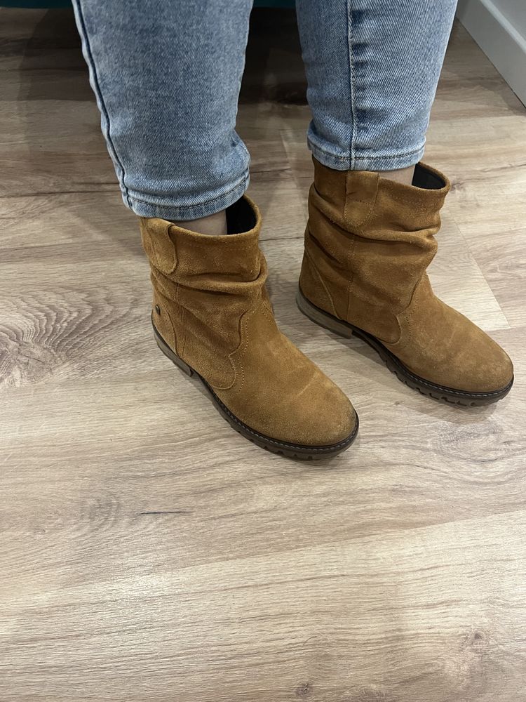 Botas e sapatilhas Zara como novas