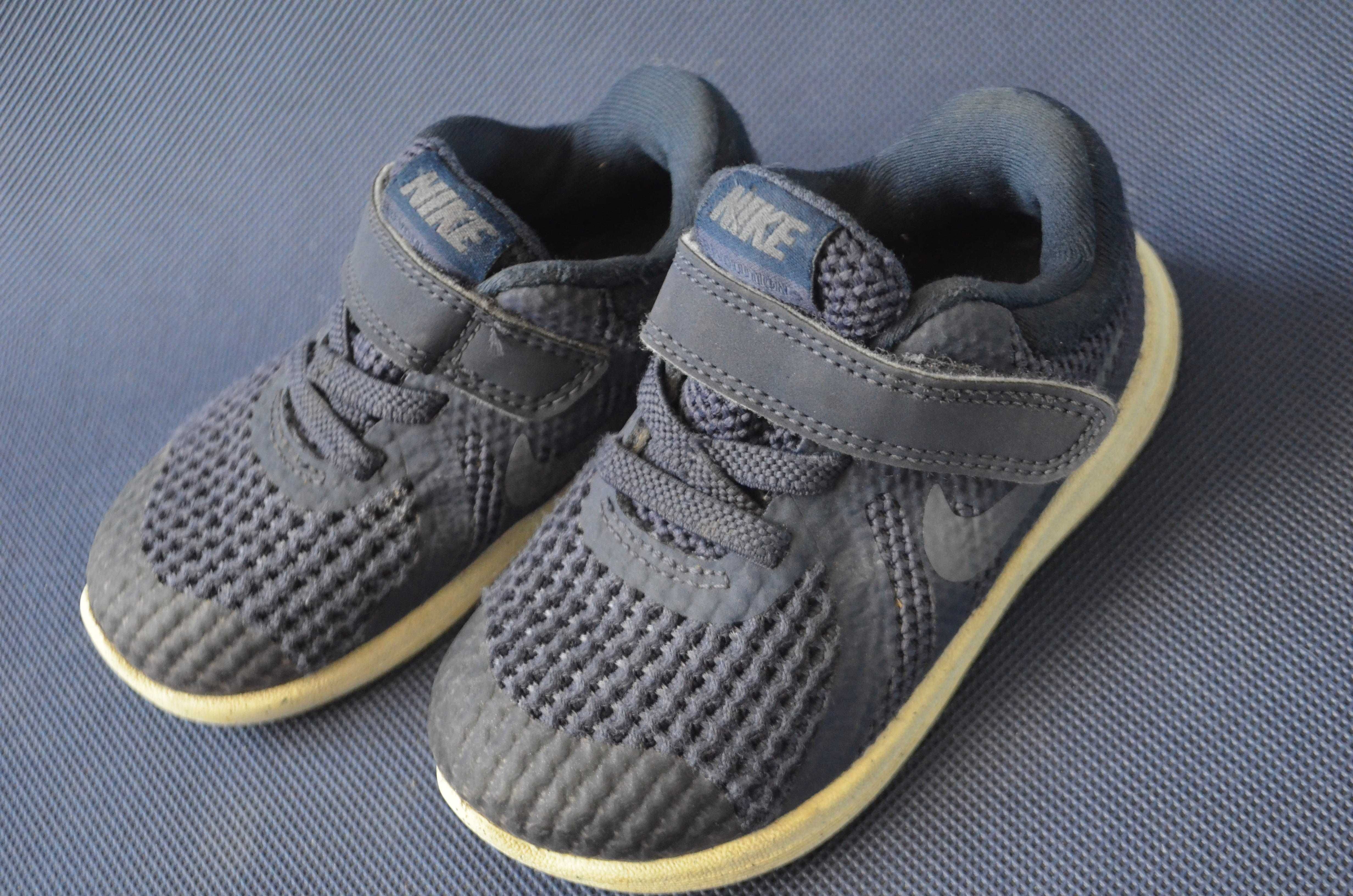 buty dla dziecka Nike 22