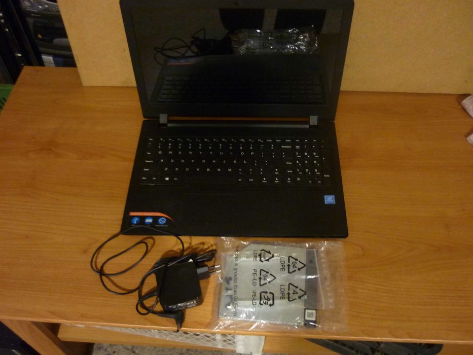 Laptop Lenovo model 80UD