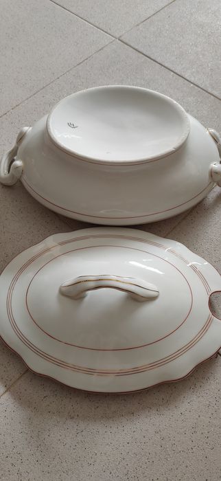 Terrina e molheira em Vista Alegre