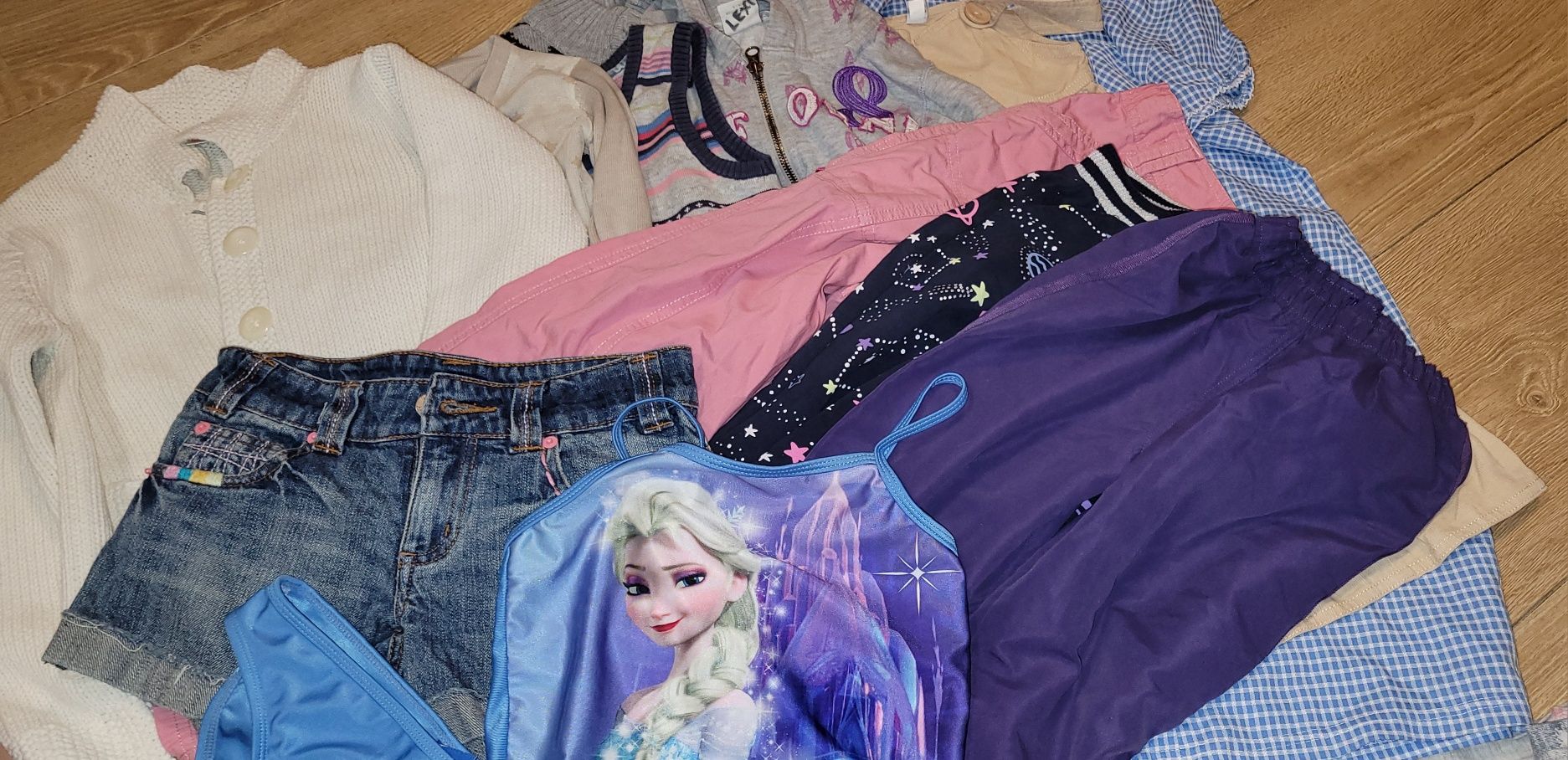 Zestaw ubrań dla dziewczynki rozmiar 128 spodnie sukienka bluza sweter