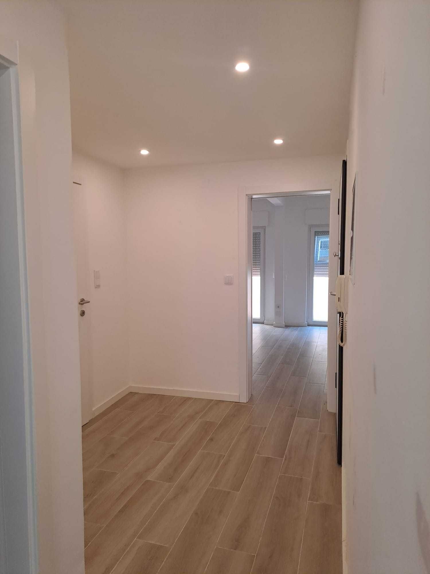 Arrendo T1 Remodelado Barreiro