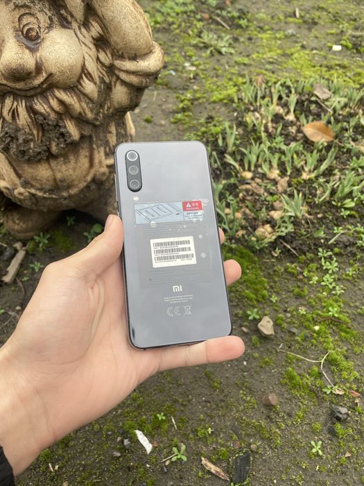 Продам xiaomi Mi 9 SE 128gb