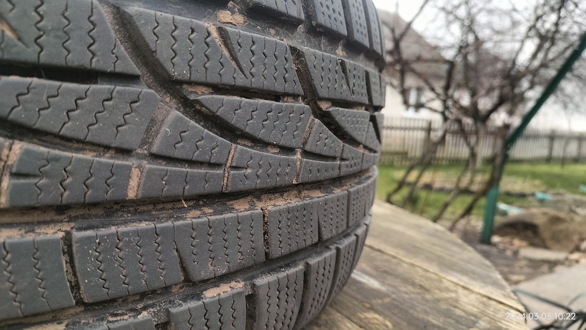 Продам б/у шини 225/60/R17 103V