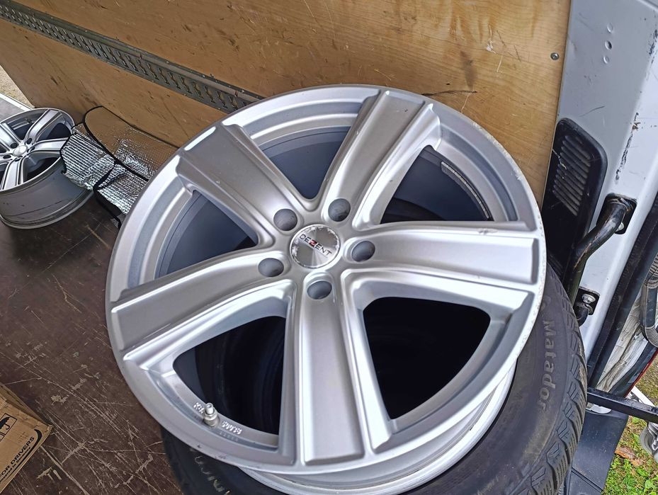 Alufelgi Dezent TTH9L 5x120 8,5jx19 ET35 BMW Insignia VW T6 Transporte