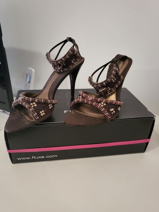 Sandálias castanhas Fluxá