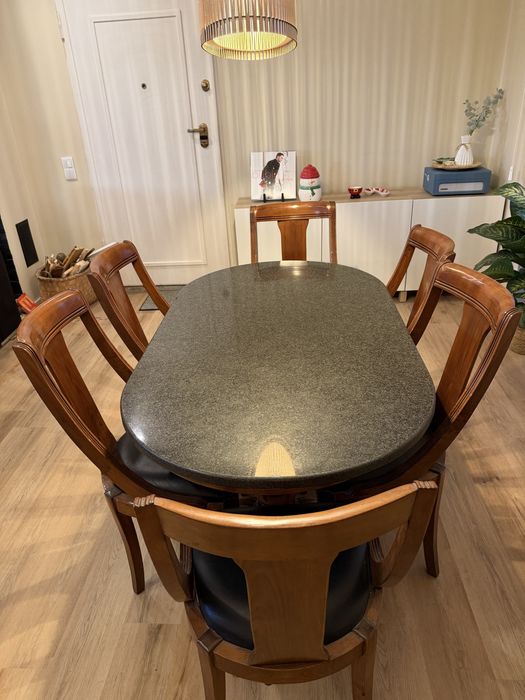 Mesa de Jantar + 6 Cadeiras – Madeira Maciça e Tampo em Pedra