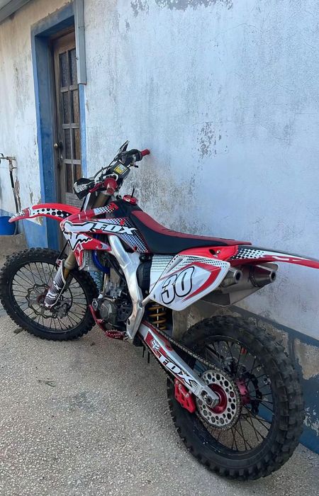 Honda CRF250R versão 2 escapes