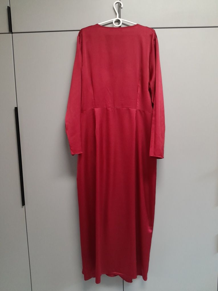Satynowa sukienka maxi burgundowa rozmiar 50,5XL