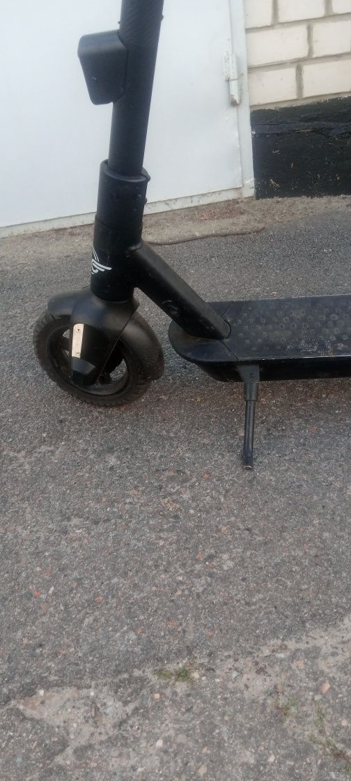 Продам или обменяю Електросамокат bird one pro