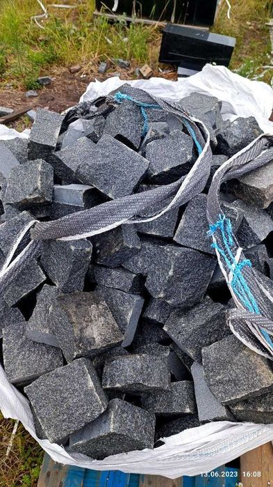 Бруківка гранітна колота покращена (СІРА 10*10*5)