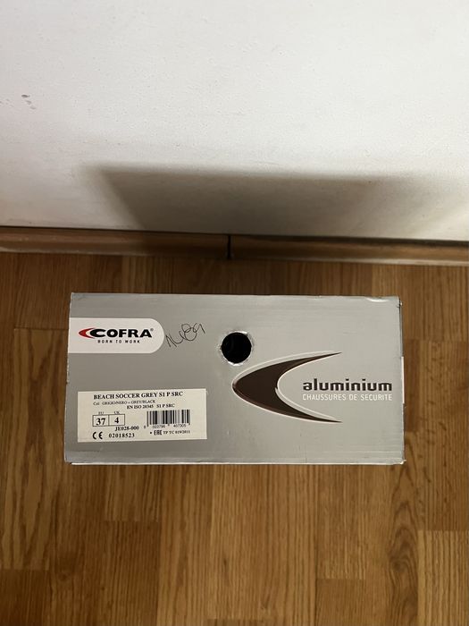 Sapatos de segurança no trabalho da Cofra