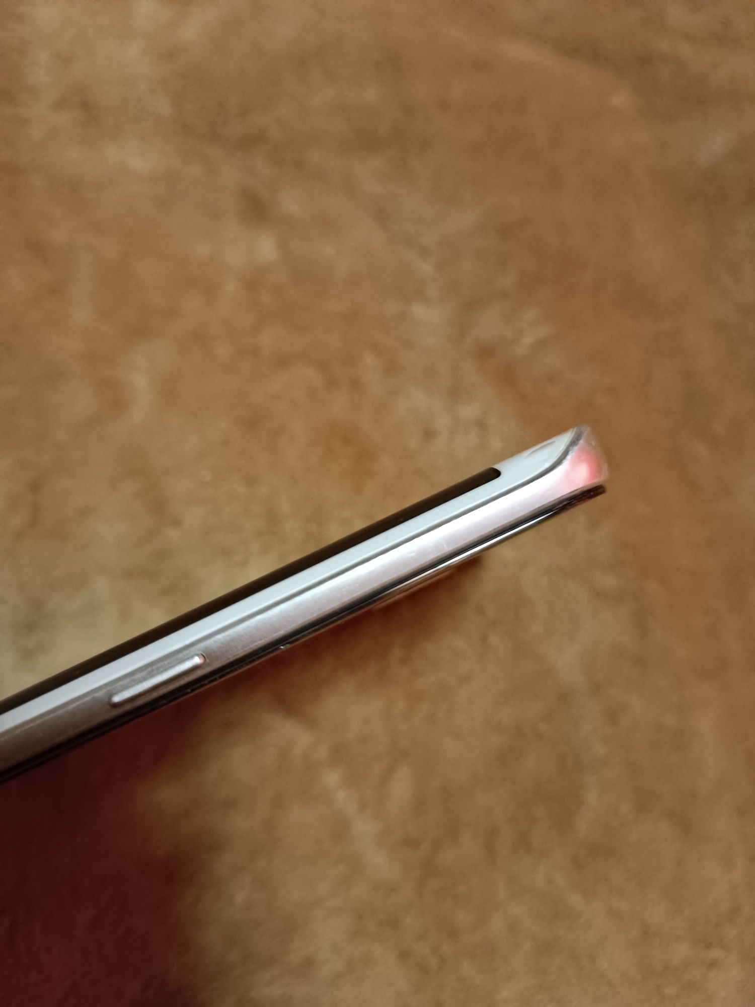 Телефон Samsung S6 Edge.