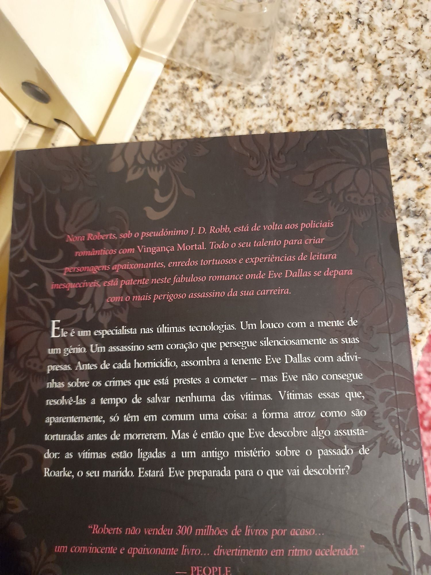 Vingança Mortal - pseudónimo de Nora Roberts