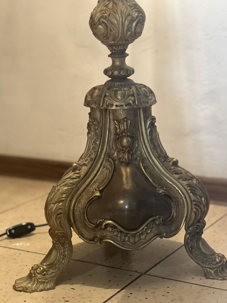 Lampa stojaca z abazurem