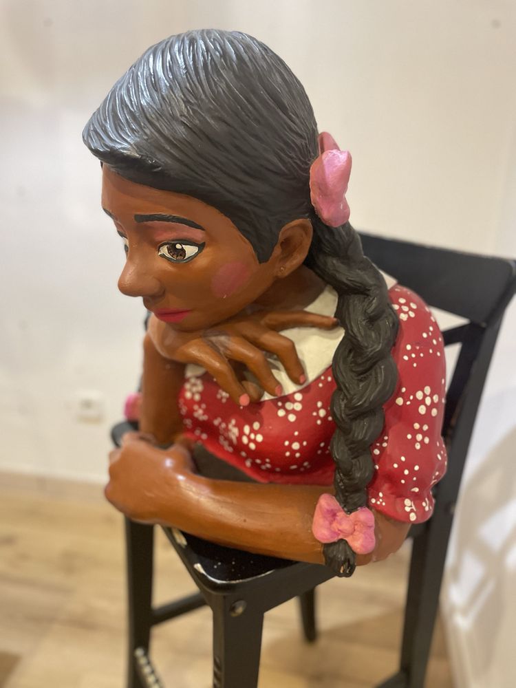 Boneca namoradeira em barro tamanho real