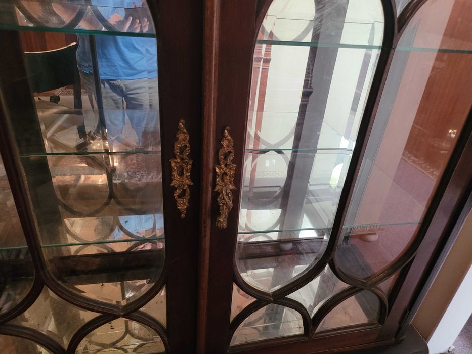 Cristaleira antiga estilo Queen Anne - Com marcas de uso mas perfeitam