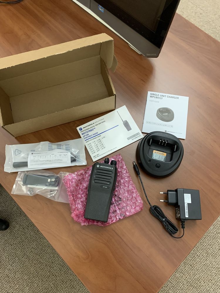 Професійна портативна рація Motorola DP 1400 (Mototrbo)