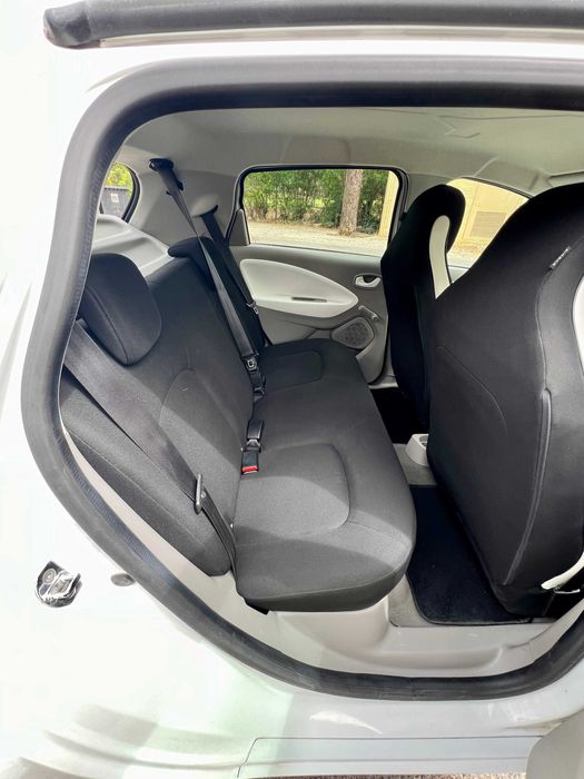 Renault Zoe r 240 life com bateria própria, autonomia urbana 140 kms