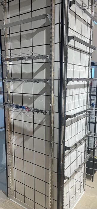 Prateleiras, Mesas, Balcões, Candeeiro, Acessórios de Loja