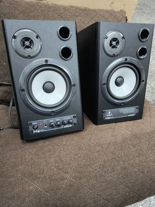 Monitory studyjne Behringer MS 40