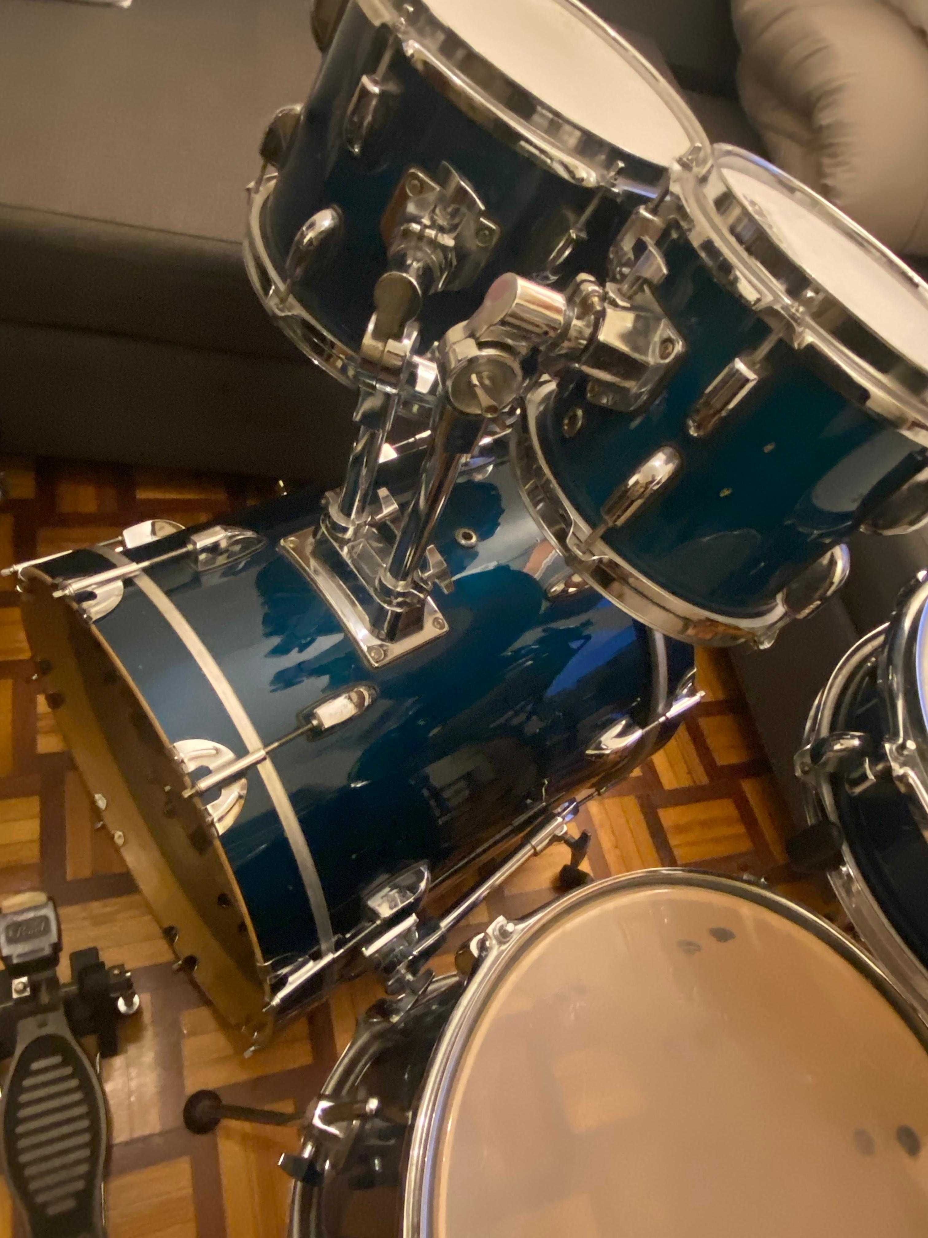 Conjunto Yamaha Stage Custom + Bateria compacta infantil