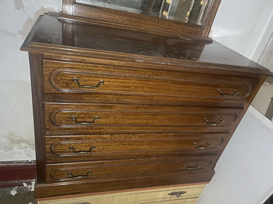 Cômoda c/ 4gavetas Castanha