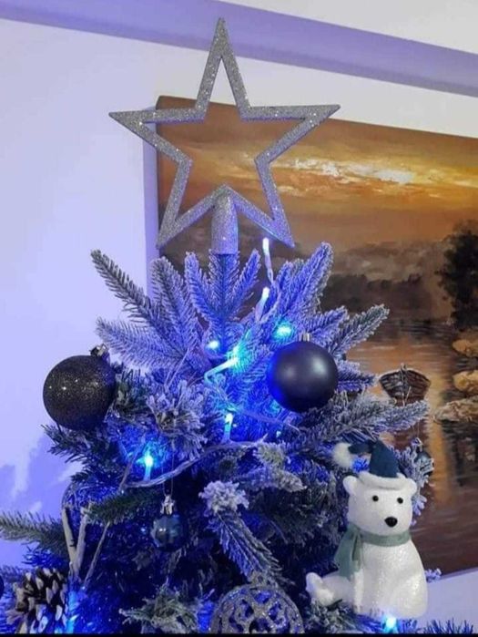 Árvore de natal com ornamentação incluída em óptimo estado