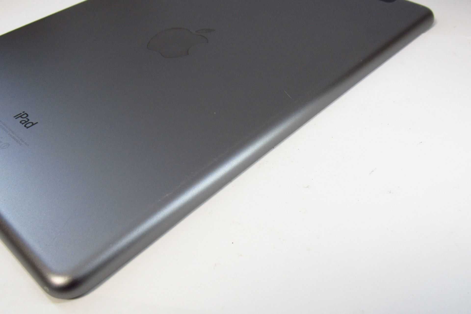 Планшет Apple iPad Air Wi-Fi 16GB Black