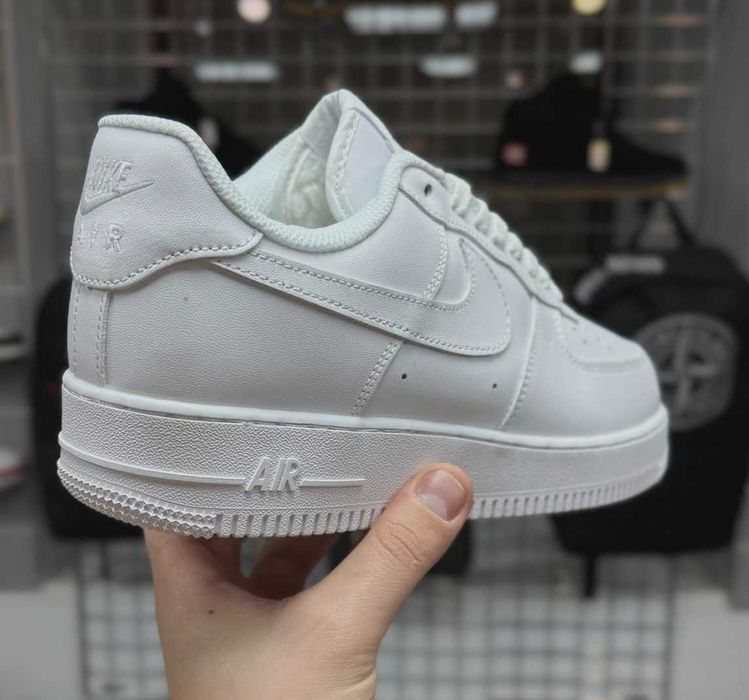 Зимние мужские кроссовки Найк белые кожаные на меху Nike