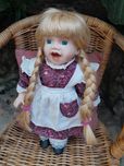 Boneca vintage em porcelana.