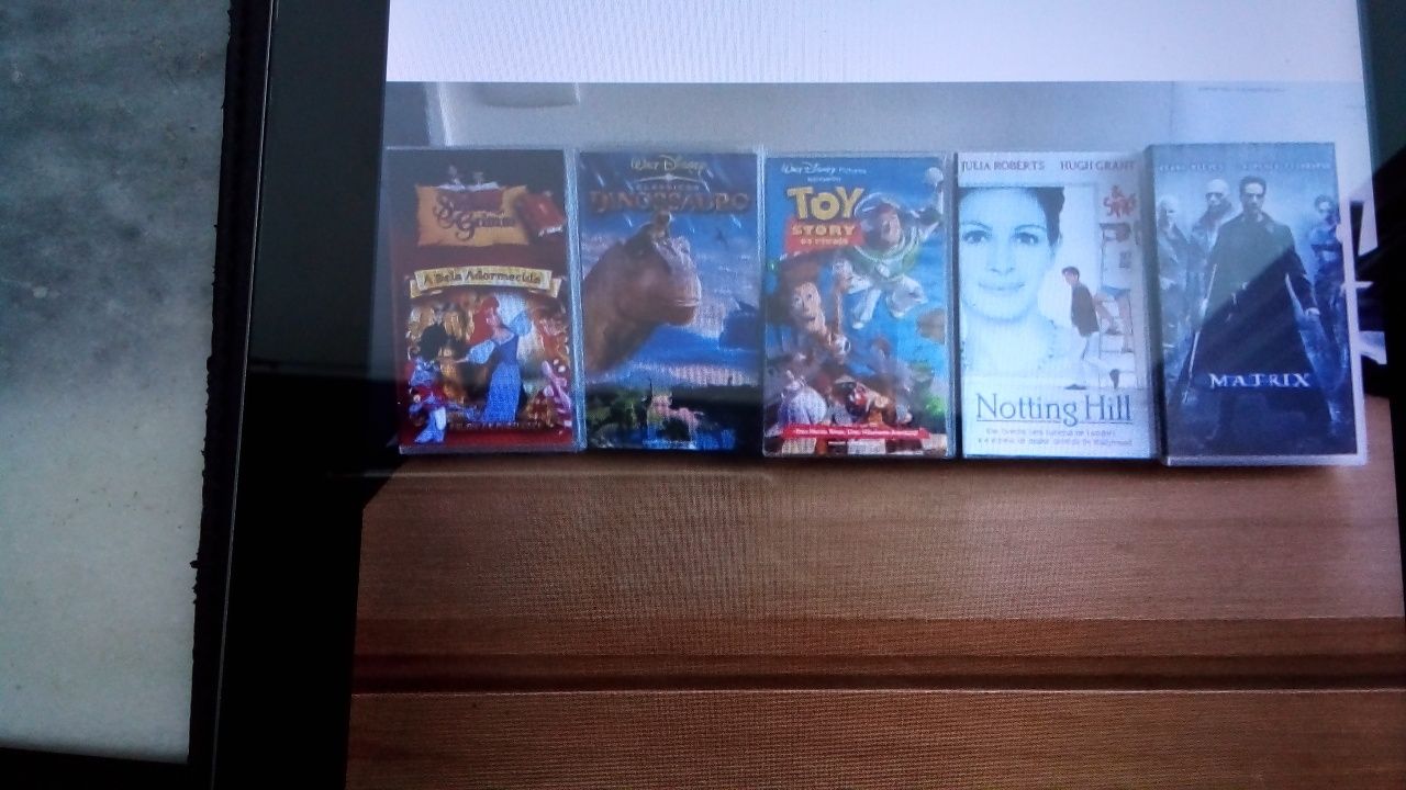 Vendo para desocupar cinco filmes em cassete VHS