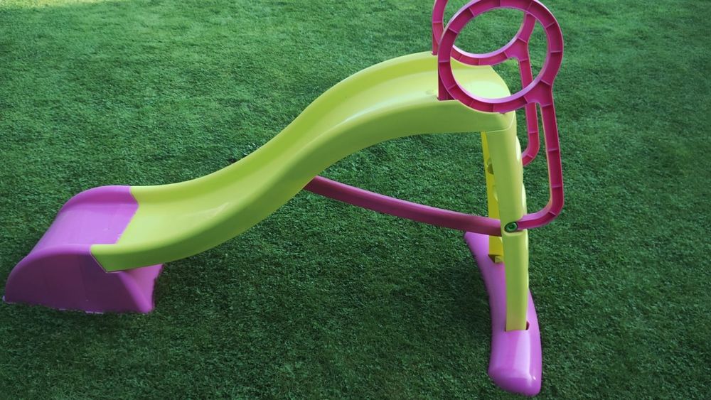 Duża zjeżdżalnia w stanie idealnym